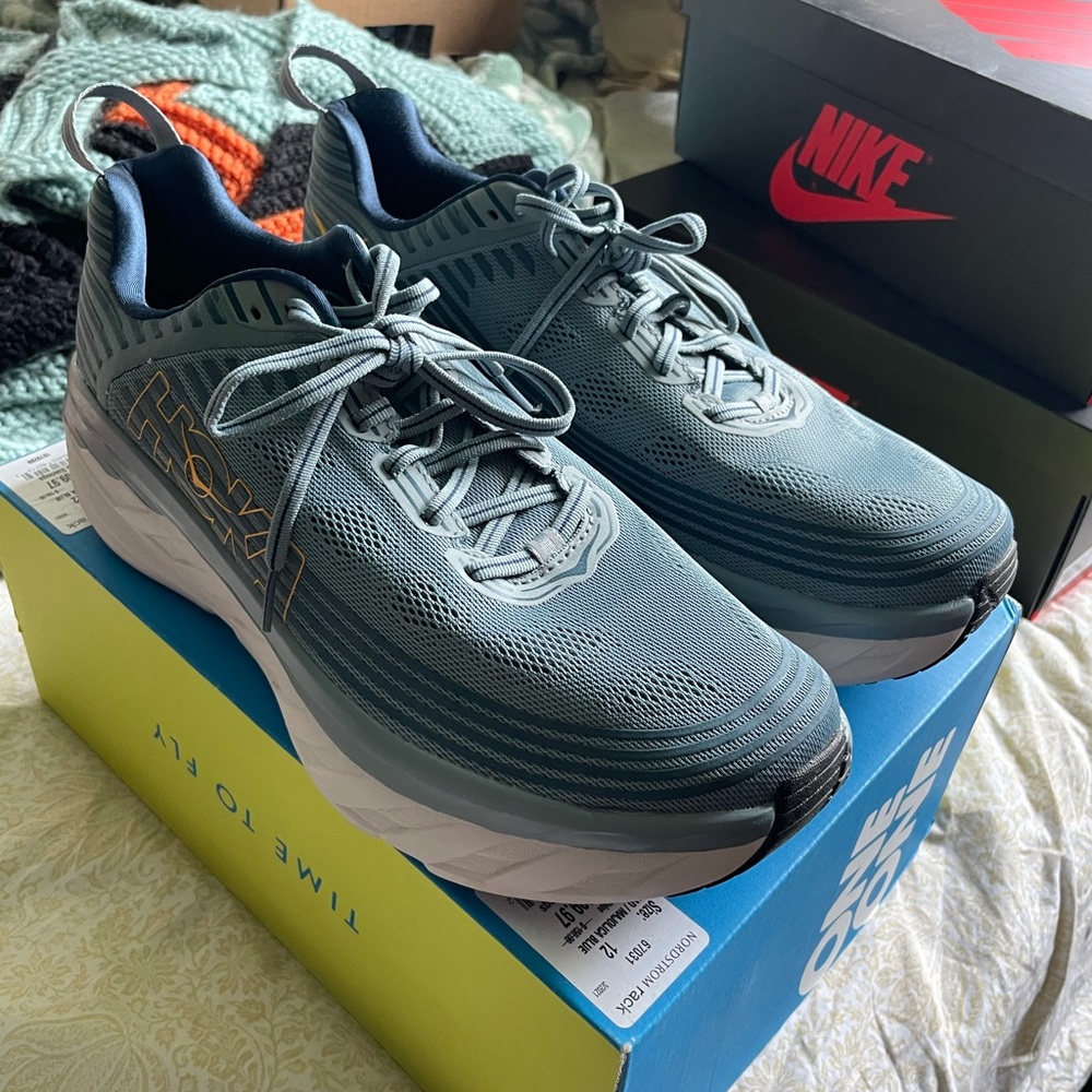 SOLD Brand new hoka bondi 6 blue size 12 Nike